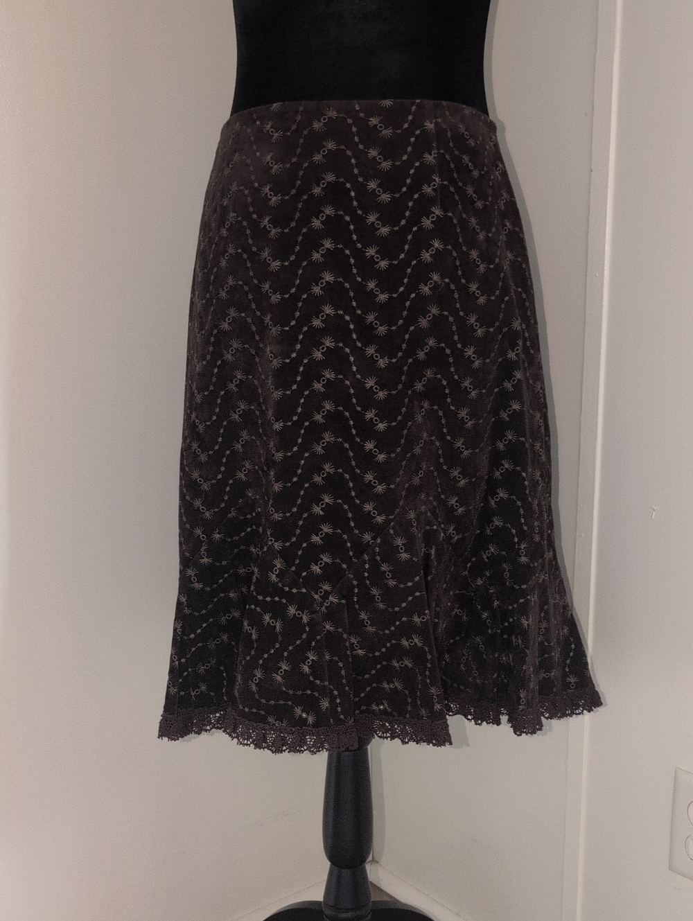 ANanette Lepore Brown Velvet Suede Midi Skirt with Lace Hem Patch Fitted